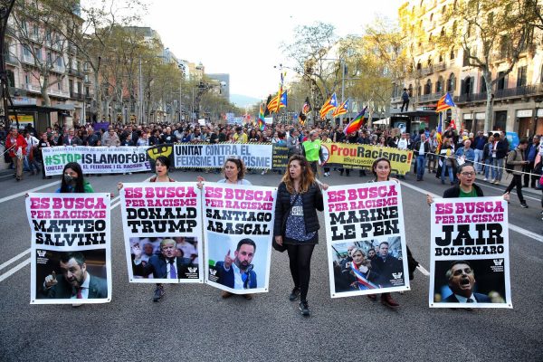 Milhares de cidadãos se manifestam em Barcelona contra VOX, o fascismo e o racismo - Aqui Catalunha