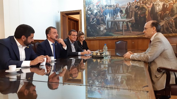 Alfred Bosch aborda relações comerciais entre Catalunha e Uruguai