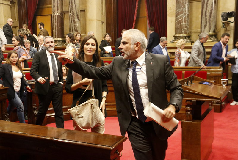 Parlamento debaterá moção de censura ao presidente da Catalunha