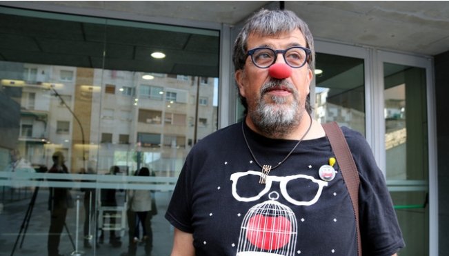 Justiça espanhola condena comediante por desobediência no referendo