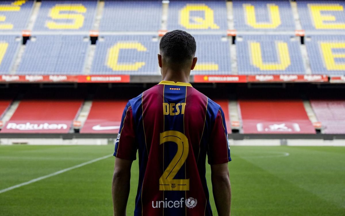 Sergiño Dest é o novo lateral do FC Barcelona