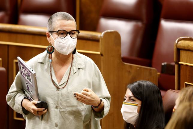 Em sessão no Congresso espanhol, deputada brasileira chama deputada de VOX de 
