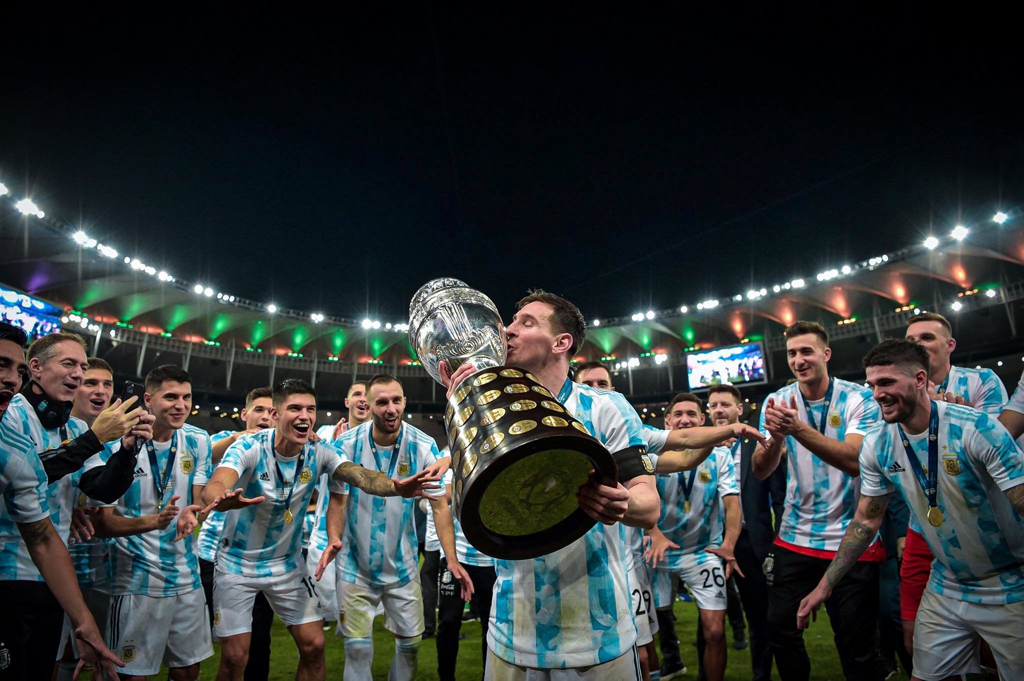 Messi faz a Catalunha e o mundo do futebol sorrirem