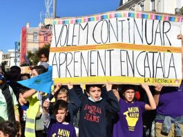 Manifestação em Perpinyà a favor de abertura de centro de ensino em catalão