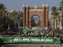 35 mil pessoas se manifestam em Barcelona em defesa da língua catalã