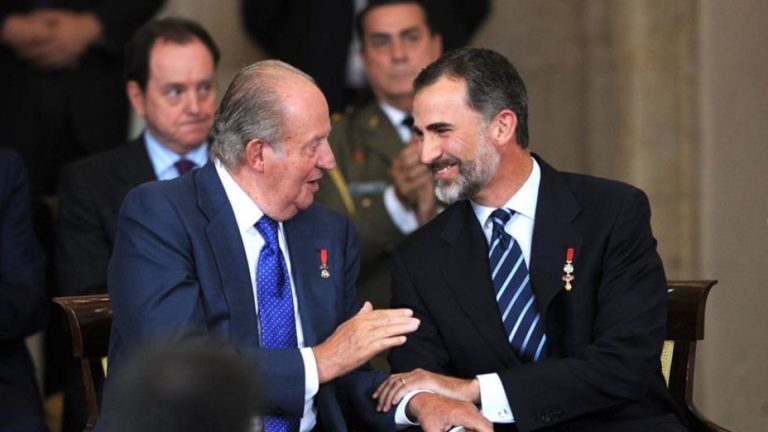 Per què l’antic rei espanyol es mou i els líders catalans fugen?