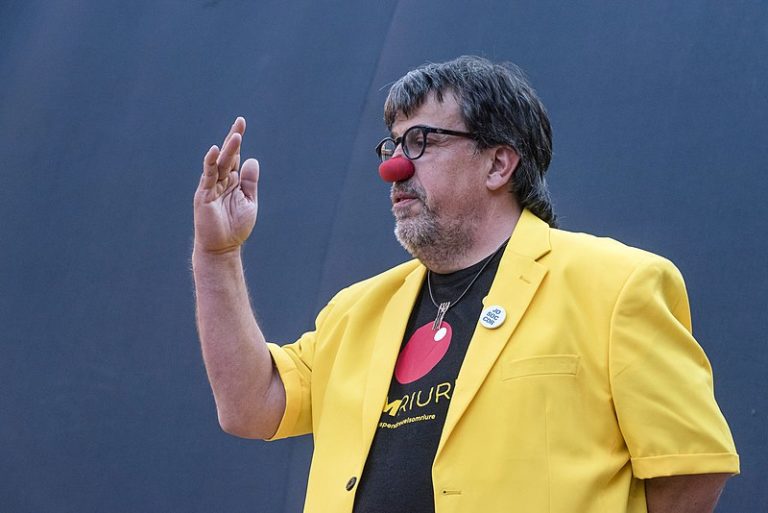 Quan la justícia espanyola persegueix un pallasso i protegeix l'ex-rei