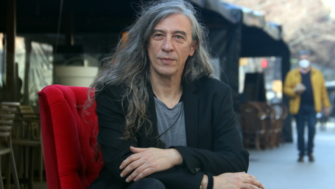 El cantant Gerard Quintana guanya el premi Ramon Llull pel seu llibre "L'home que va viure dues vegades"