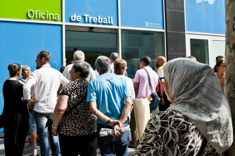 La pandèmia fa que la taxa d’atur a Catalunya sigui màxima