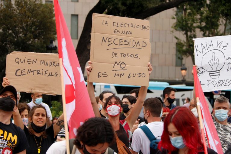 Manifestação em Barcelona contra aumento da conta de luz