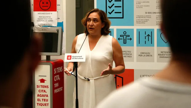 Ada Colau demana una "revisió" de l'ampliació de l'aeroport de Barcelona