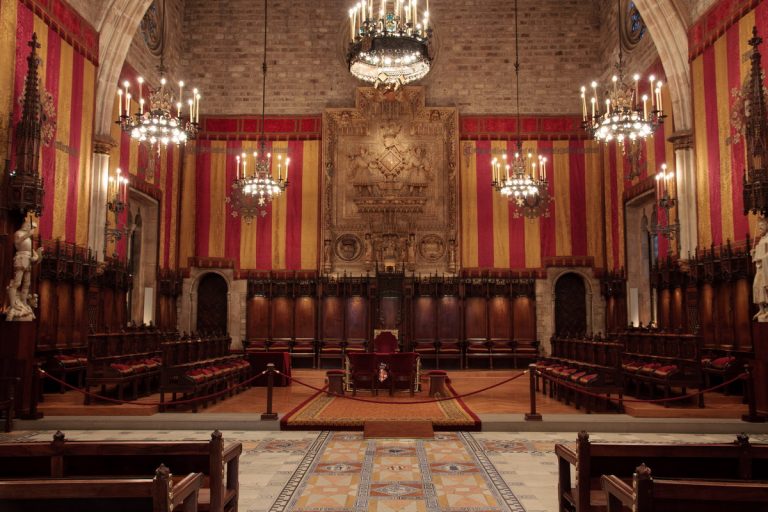Com conèixer l'interior de l'Ajuntament de Barcelona sense sortir de casa