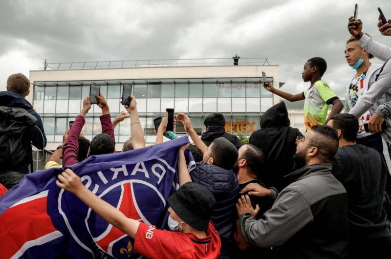 PSG-Fans feiern Messis Ankunft mit Vergehen des FC ...